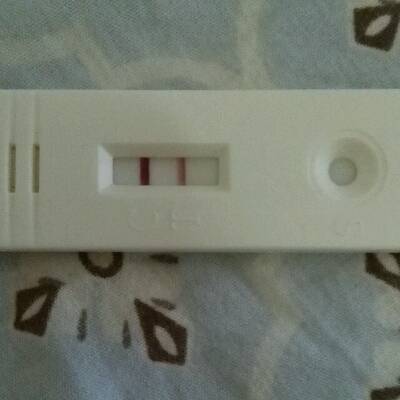 朋友们快帮我看一下,会不会验孕棒不准确呀?之