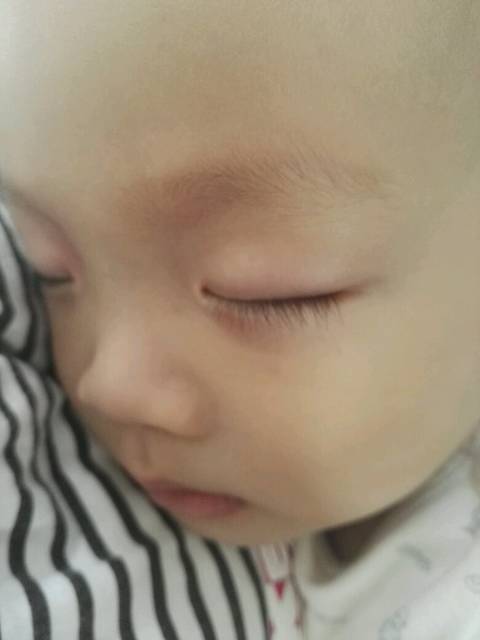 宝宝睡觉忽然大哭