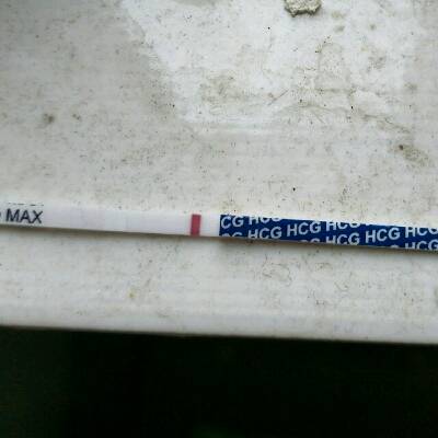 八月六号末次月经 前天昨天晨尿用早早孕试纸