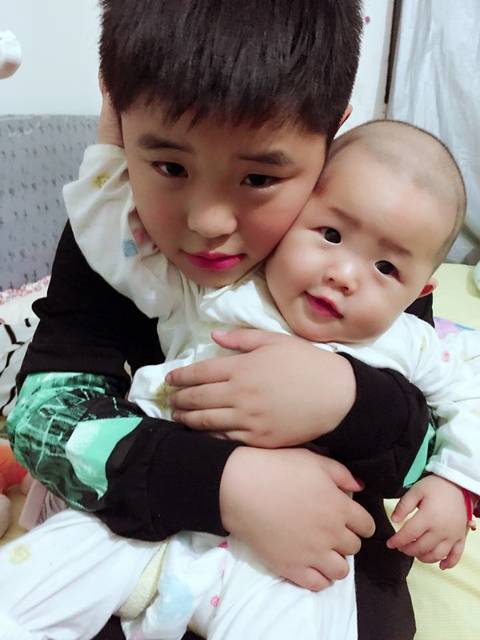 哥哥一点都不懂得如何爱妹妹_哥哥今年十岁了