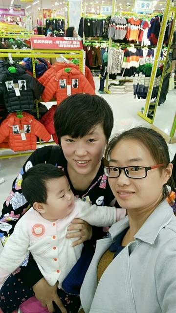 小苹果_和马姨溜达就是急急忙忙的_宝宝树