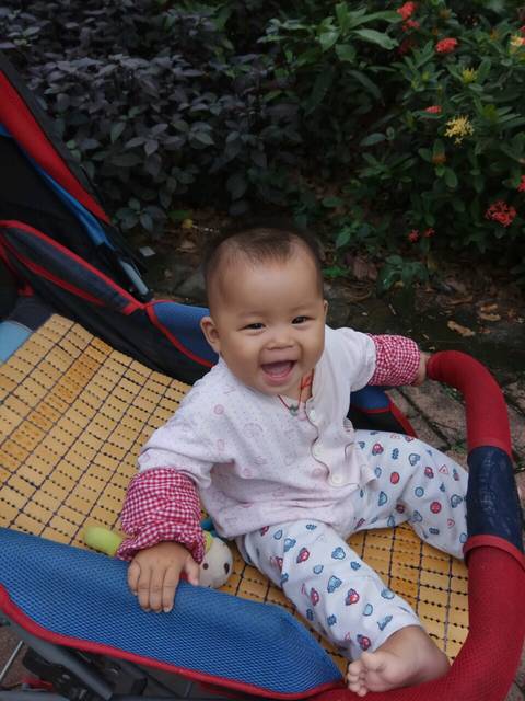 宝宝终于接受辅食了