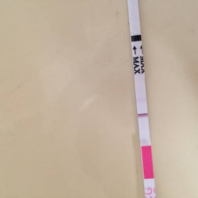 21号用早早孕 测了几根颜色都很淡, 而且肚子有