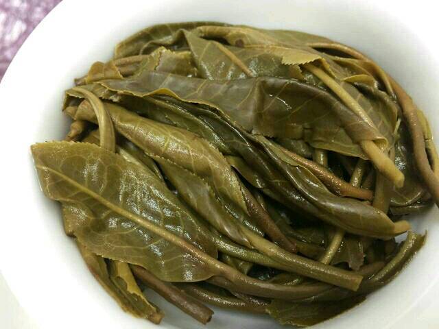 爱喝茶的女人最美丽_云南勐库冰岛村冰岛古树