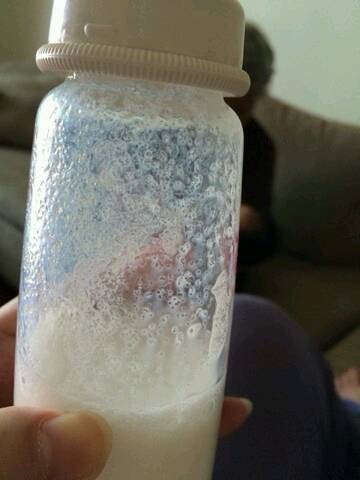 爱他美奶粉透明颗粒_爱他美奶粉透明颗粒状是