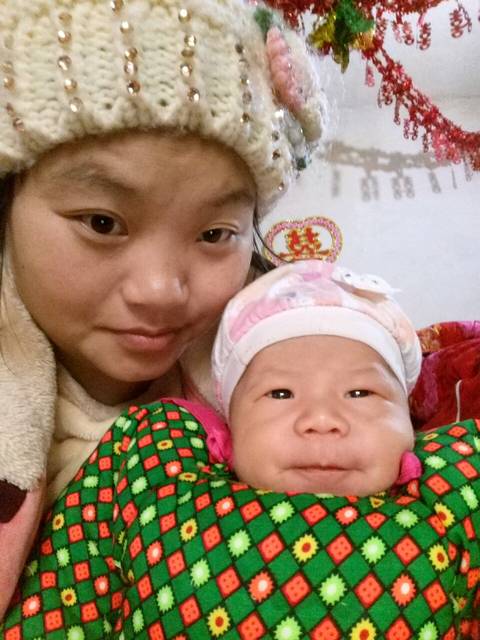 我在做月子小孩子奶水不够吃,乳房痛。_我现在