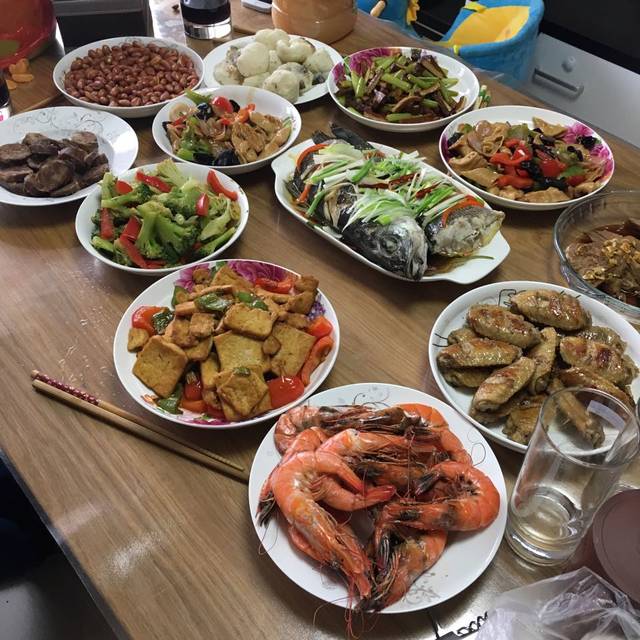 大年初一的午饭_过年就是吃吃喝喝