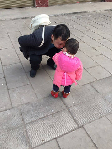 宝宝走路腿不直