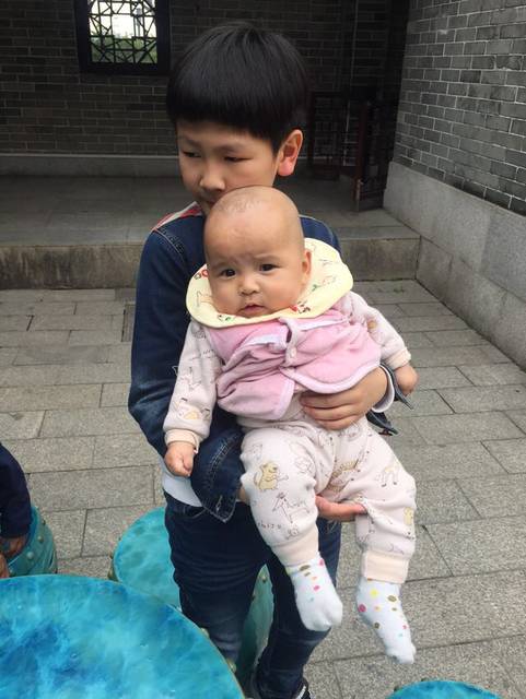 好有爱的哥哥_妹妹总是带动抢着抱表情,好有爱哥哥包动漫喜欢态字图片