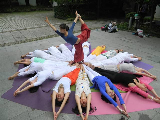 杭州瑜伽教练培训学校,专业导师,小班学习_妮