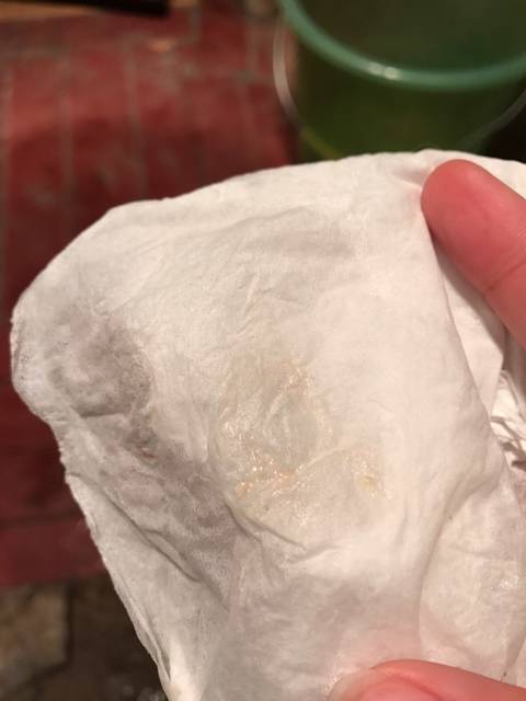 现在八周,这两天早上起来白带有点血丝,这是正常吗