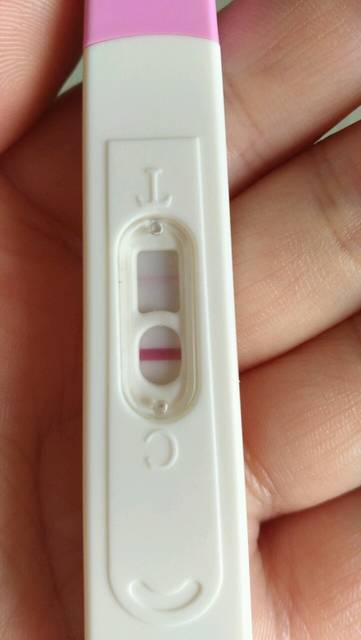 大家好_请问一下,停经4天,测出下面的双线,是怀