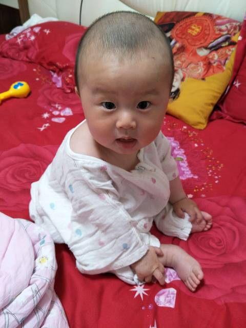 宝宝六个月前囟门快闭合了