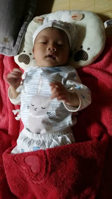 宝宝眼屎多怎么办_第十天了 宝宝左眼总是特别