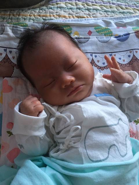 孩子一伸懒腰就发出好大声音,宝宝们都这样么