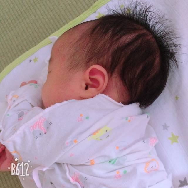 头型_没给宝宝用头型睡枕头,一直都是左右轮流男斜后刘海叫什么意思图片