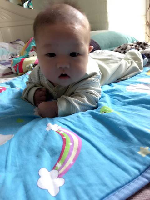 大家的宝宝都能趴着抬头并且支撑起上半身了吗