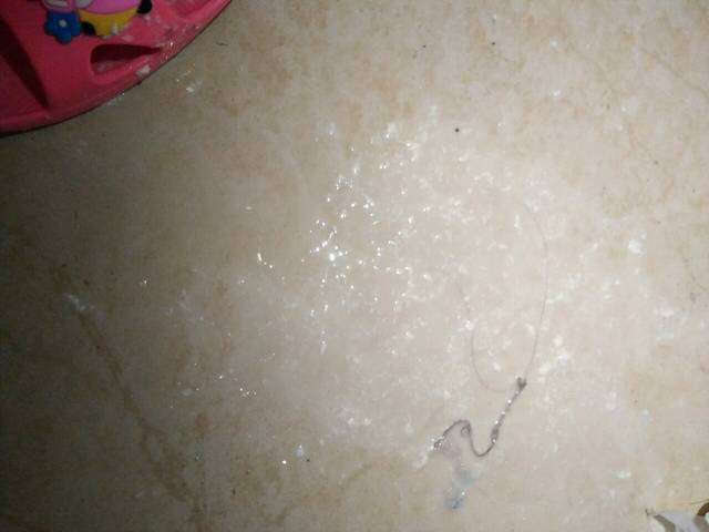 宝宝一直吐奶,怎么办_宝宝20天了,最近这俩天