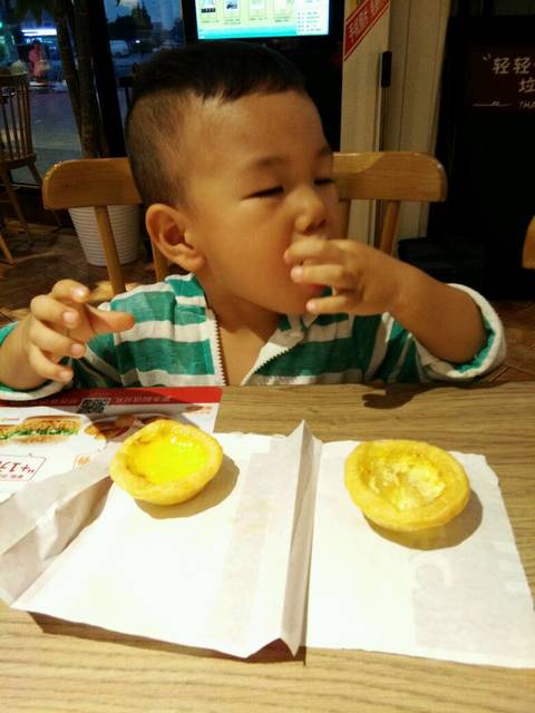 小孩子老吃蛋挞好吗_好像上瘾一样,路过肯德基