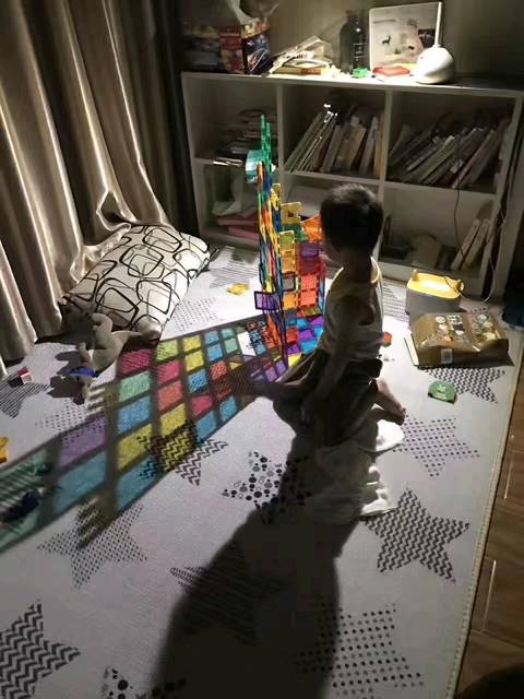 菠萝树炫彩彩窗磁力片秀