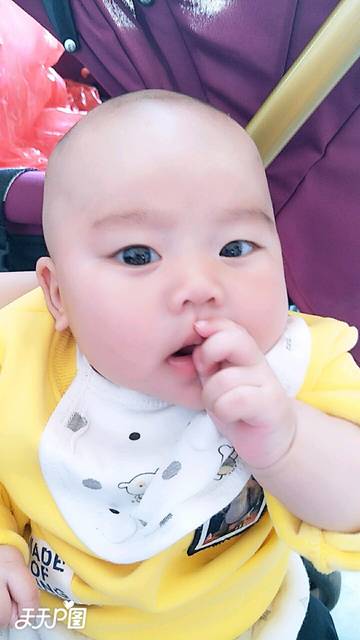 三个月的宝宝还是有大小眼,怎么办