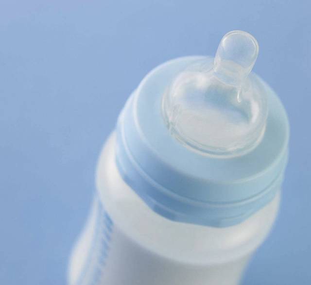 新手妈妈,宝宝准备几个奶瓶比较好?如何选择奶