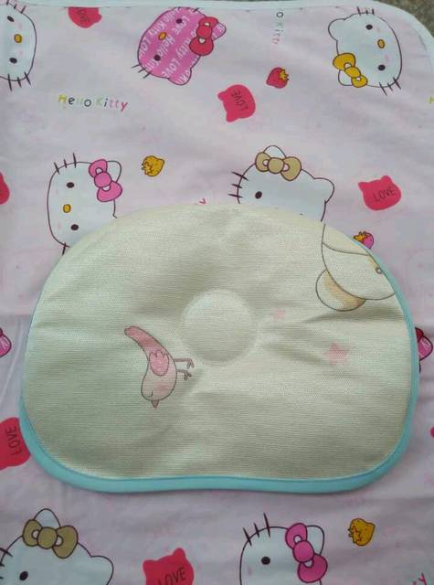 宝宝用的茶叶枕矮矮的,特别适合宝宝,就不用毛巾折着用了,喜欢里面的