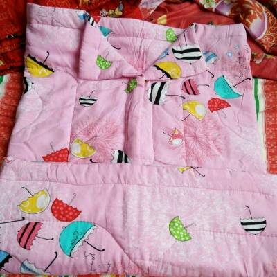 用小被子给宝宝制作睡袋可以不,宝宝睡觉小胳膊容易伸外边把胳膊放