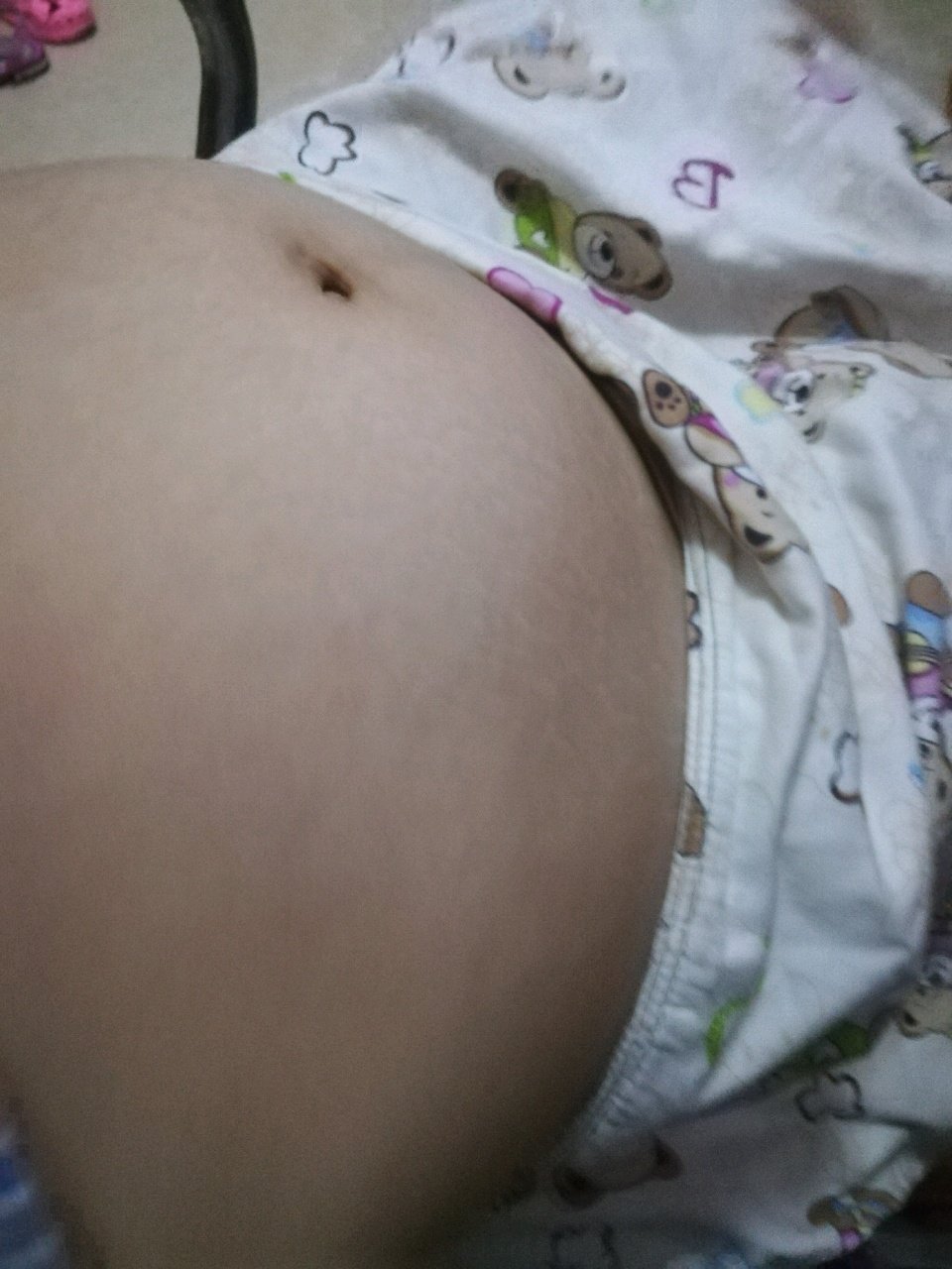 一个多月肚子就那么大，正常吗？现在怀的是二胎。