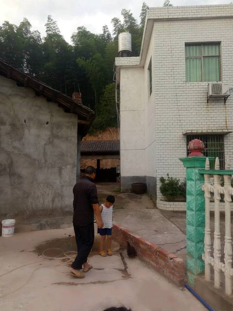 每天都有36度左右,白天根本出不了门,所以趁着日落的时候拍几张照片