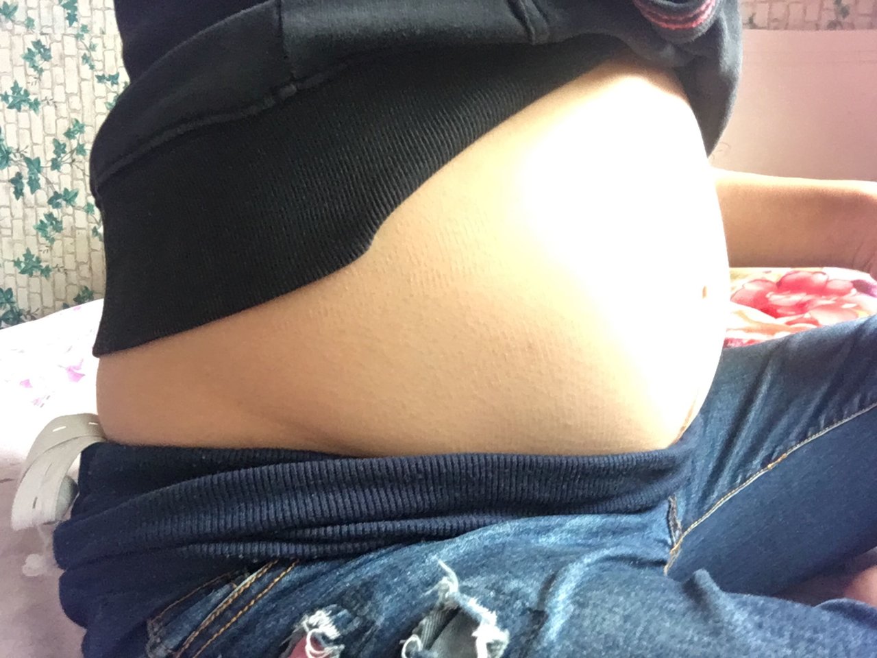 大家帮忙投票看看肚子是男孩还是女孩
