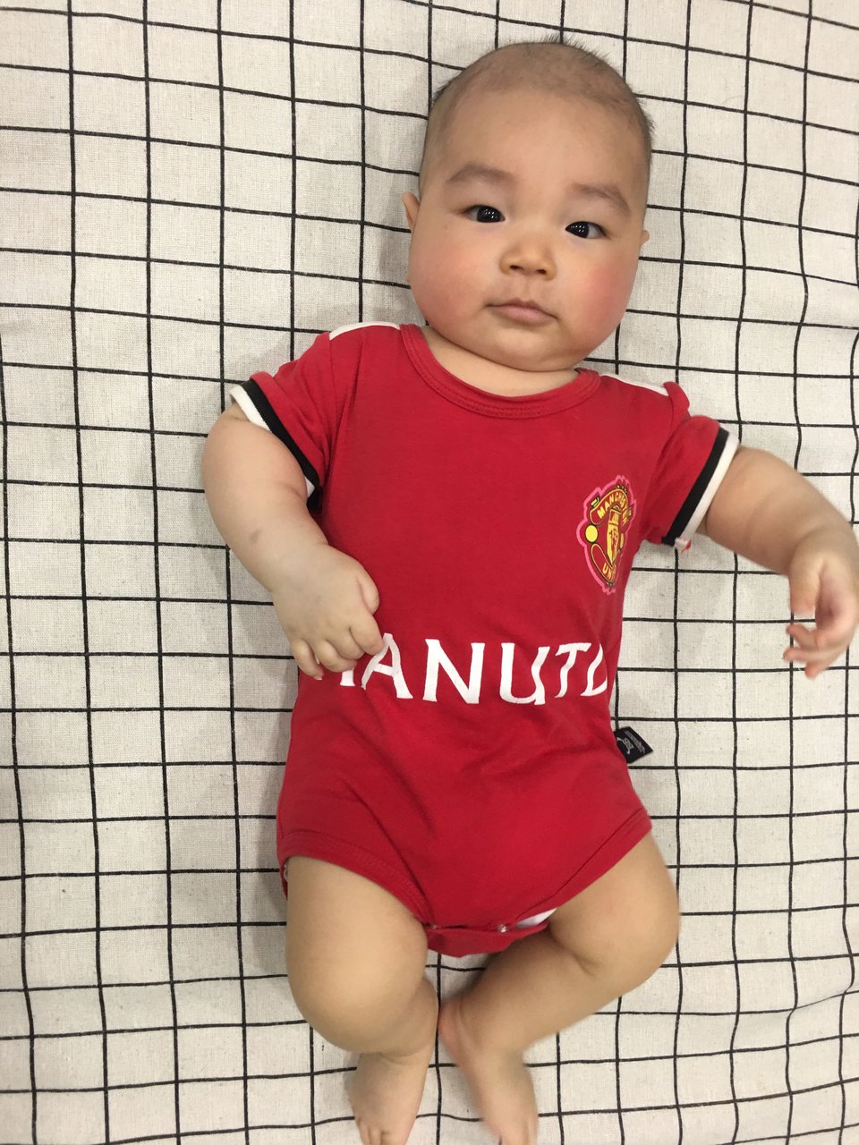 马上五个月，是在冒牙了么？睡眠倒退，吃奶各种折腾