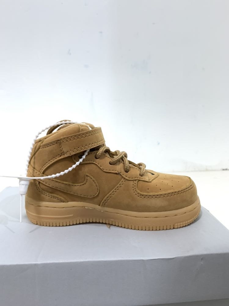 你们开始给小宝宝买衣服和鞋就吗