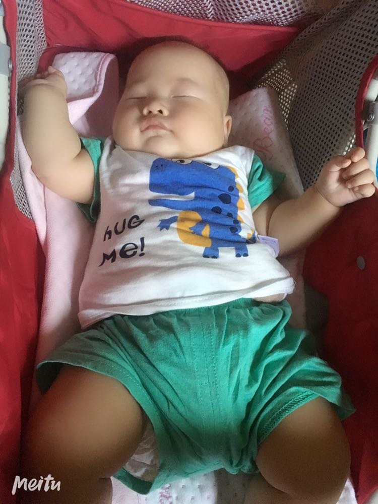 梦到丑妈妈了吗，一脸不开心😂