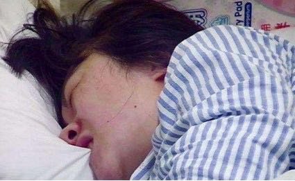 二胎妈妈临产突发脐带脱垂，医生7分钟救回女婴！