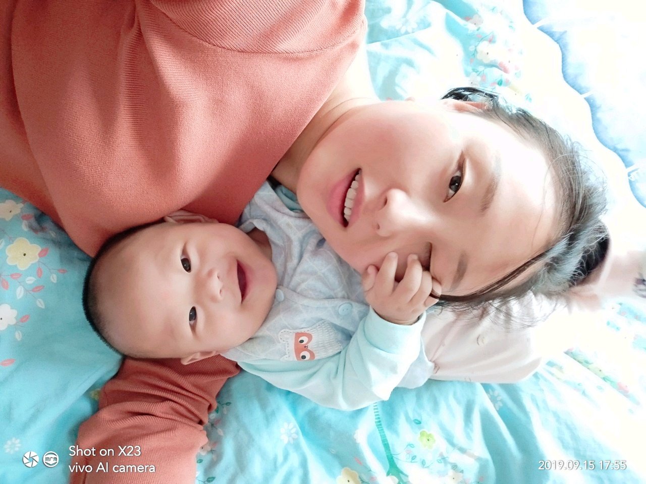 这就是五个多月的孩子，调皮到无语😚😚