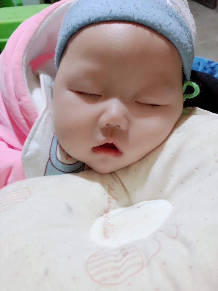 有四月份一个人带娃的宝妈吗
