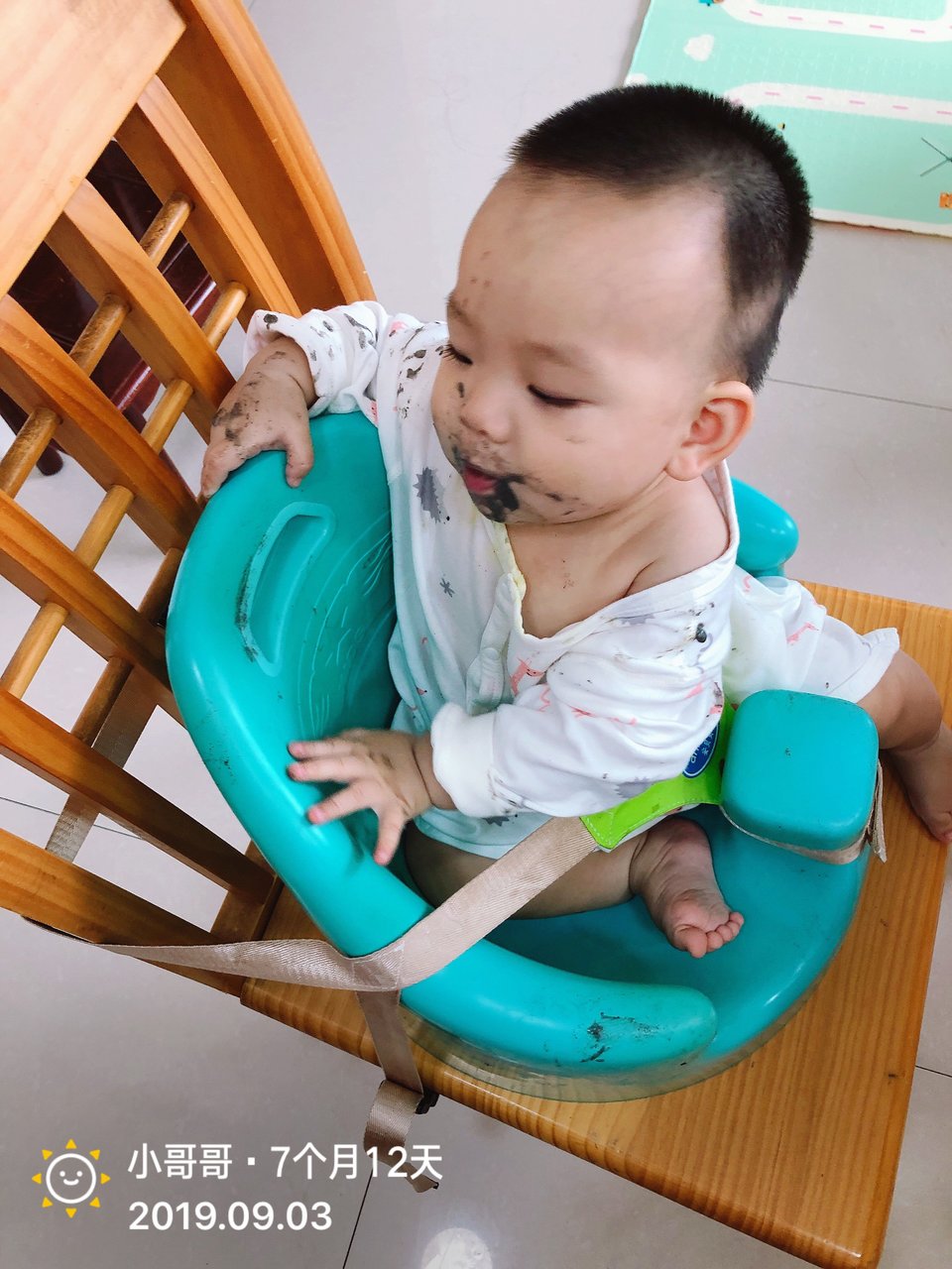 宝宝9个月了，越来越虎了