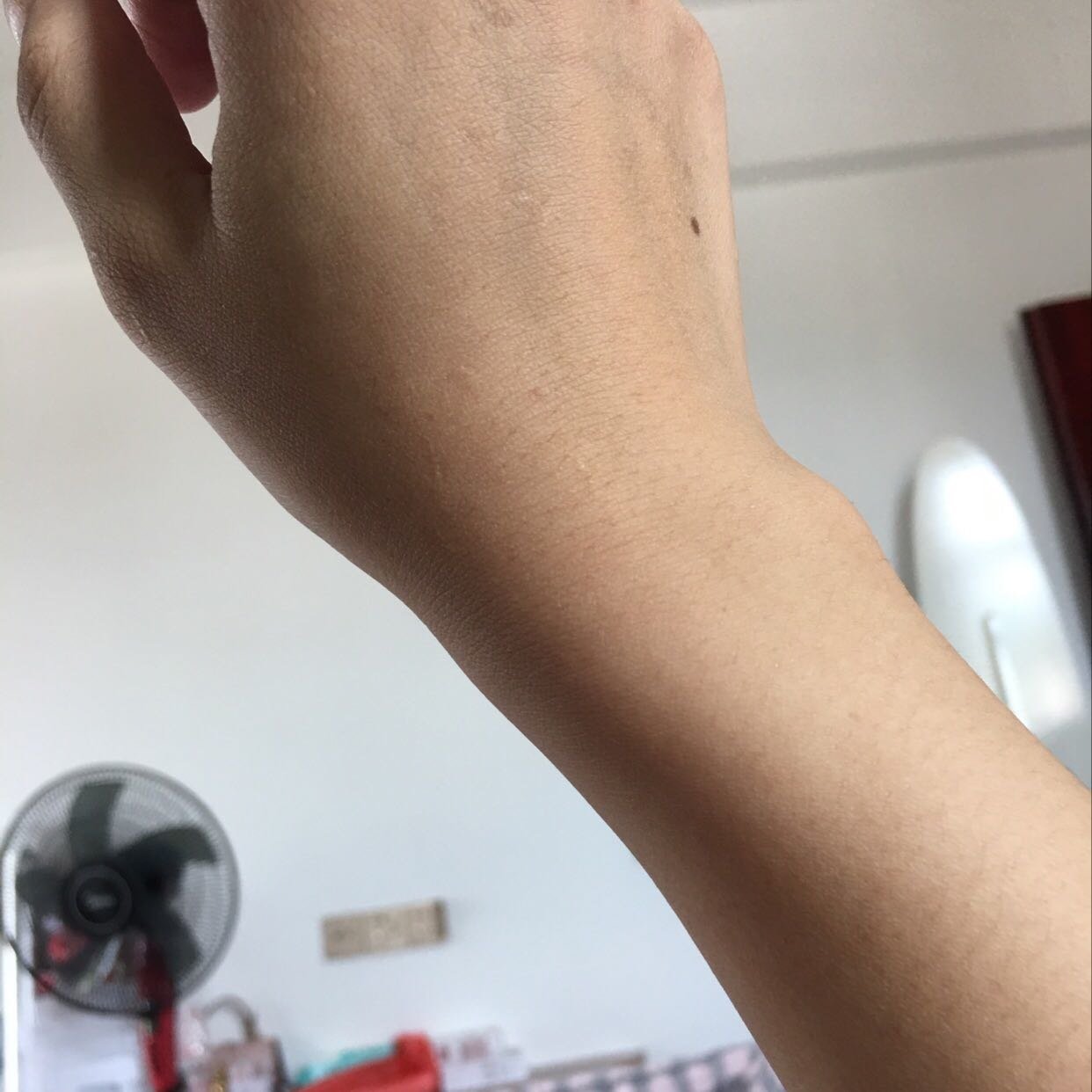月子里手腕连接大拇指的那根筋痛怎么回事e