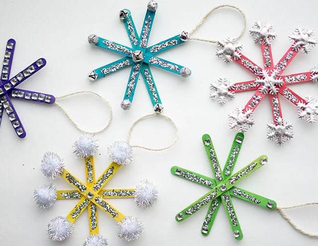 超简单适合家长与孩子一起做的手工小游戏"冰棍棒小雪花"