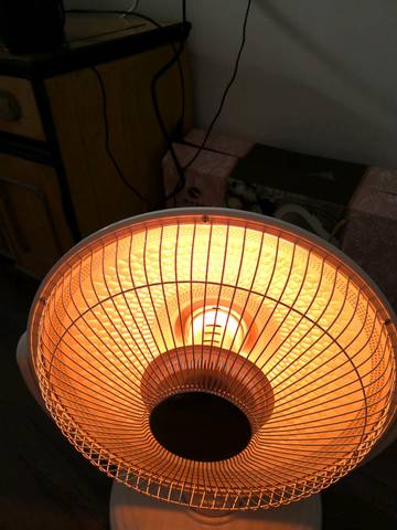 新生儿洗澡能用这种小太阳取暖么