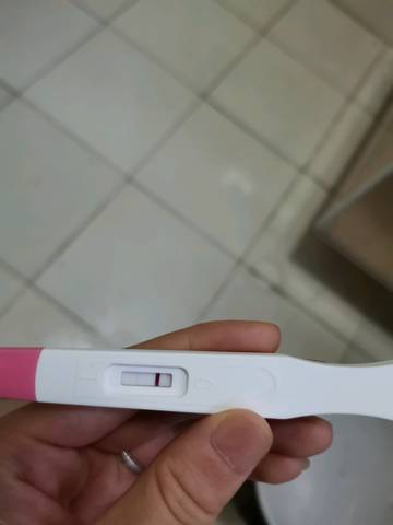 排卵期后第12天,验孕棒检测区特别浅,是怀孕了吗?