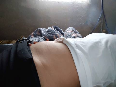 怀孕四周 5了 肚子正常嘛