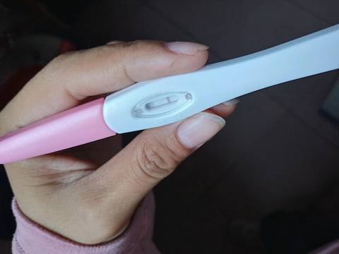 早上喝了水才用早孕验孕棒测出来的一红一浅(粉红),这算是怀孕了吗?