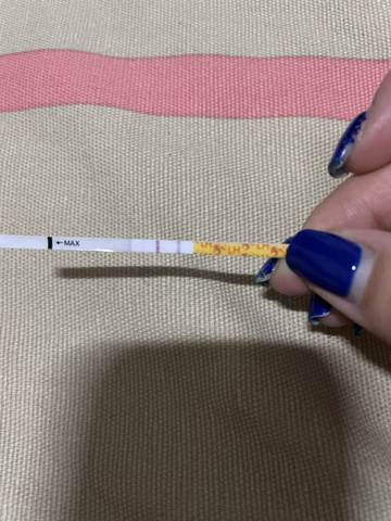 排卵试纸一个昨天晚上的,一个刚刚的,这都是在强阳吗?