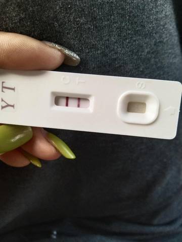 第二个验孕棒是22号的,后面两个是今天早上的,为啥颜色浅了呢,是怀孕