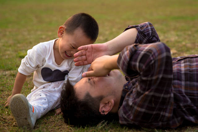 爸爸的陪伴和教育,究竟会带给孩子什么?
